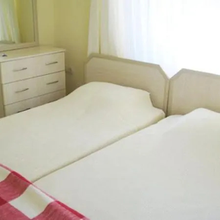 Daire Sleeps 6 Pool Air Con Wifi Ortakent