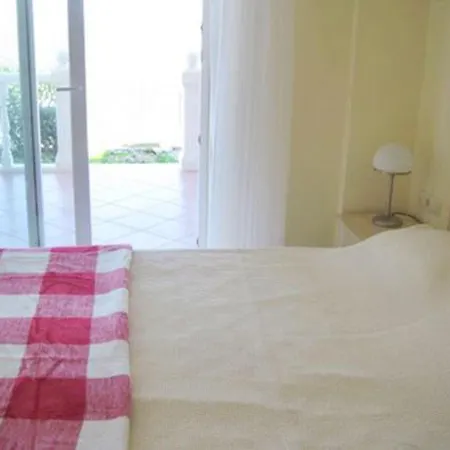 Sleeps 6 Pool Air Con Wifi
