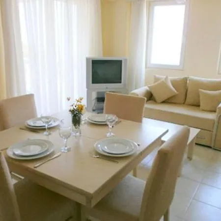 Sleeps 6 Pool Air Con Wifi *