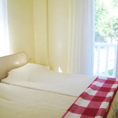 Sleeps 6 Pool Air Con Wifi アパート オータキャンツ
